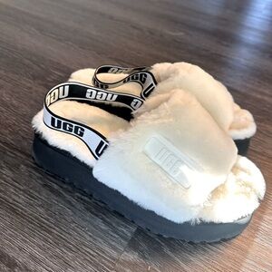 UGG Fluff Slide with Strap!